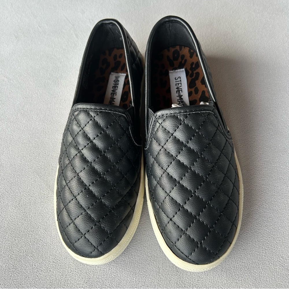 Steve Madden ~ Quilted Slip On Sneaker ~ Kids Size 1 - Picture 3 of 17